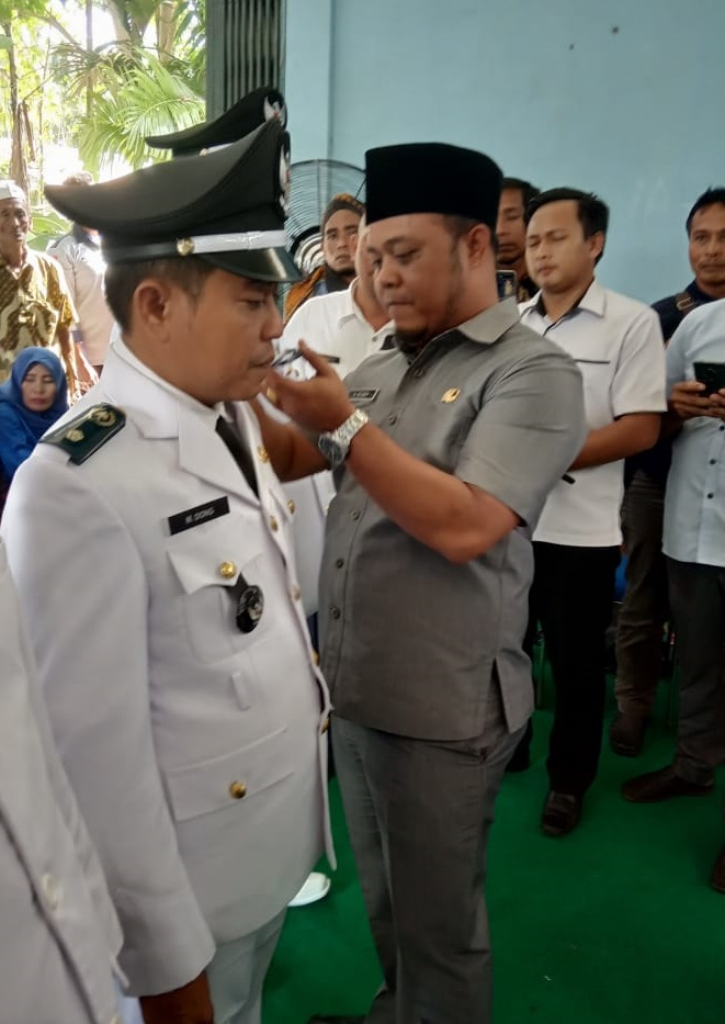 Wakil Bupati Tanjab Timur, Robby Nahliansyah  Lantik & Ambil Sumpah Jabatan Sebelas Kades Terpilih