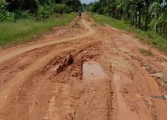 Potret jalan rusak di Kelurahan Pandan Jaya Kecamatan Geragai Kabupaten Tanjung Jabung Timur