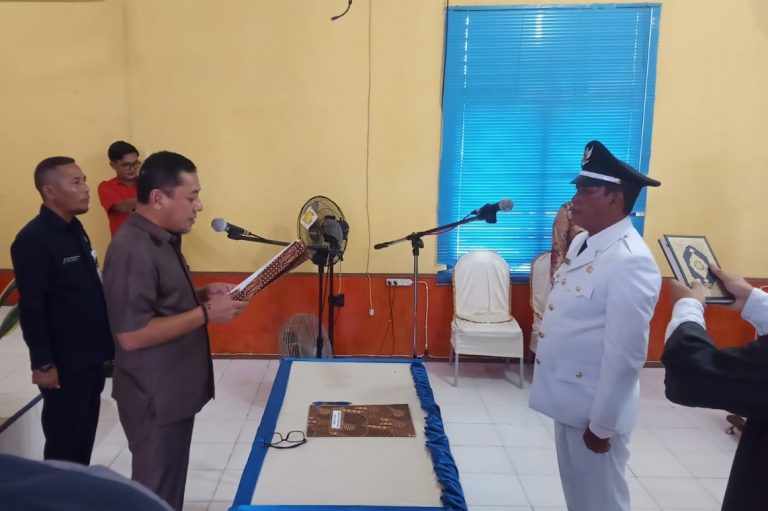 Wakili Bupati, Syapril Lantik “Gustiar” Kades Sungai Beras Terpilih