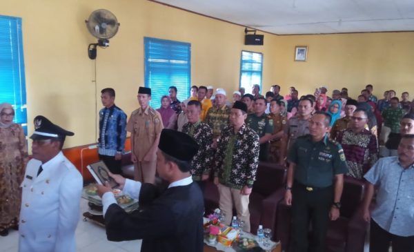 Pelantikan Gustiar Kepala Desa Terpilih Desa Sungai Beras Kecamatan Mendahara Ulu Kabupaten Tanjung Jabung Timur.