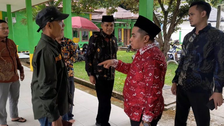 Masyarakat Pertanyakan Surat ke Kemenag Tanjab Timur, Kericuhan Terjadi Akibat Pelayanan Terhenti, Ketua AWaSI Jambi Kritik Layanan Informasi Di Kemenag Tanjab Timur