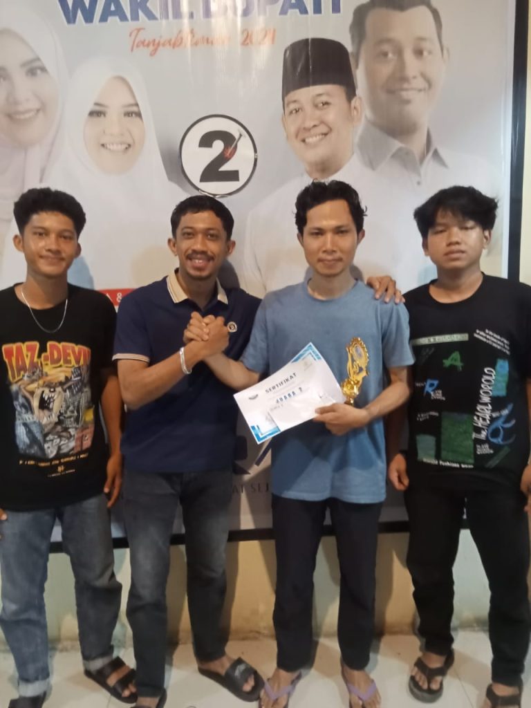 Sahabat Dilla Hikc -Muslimin Tanja (Dilla -MT) Nipah Panjang menggelar turnamen Mobile Legends di posko pemenangan Dilla -MT  Delta Nipah Panjang
