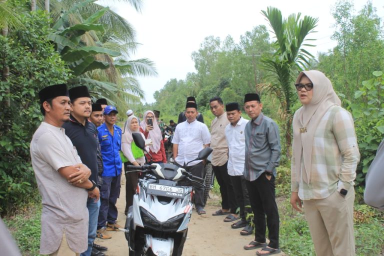 Bersama Pemkab Tanjab Timur, Anggota DPRD Dapil II Monev Pembanguna di Nipah Panjang