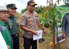 Gerakan Nasional – Polri Peduli Lingkungan, Kapolres Tanjab Timur Gelar Penanaman Pohon