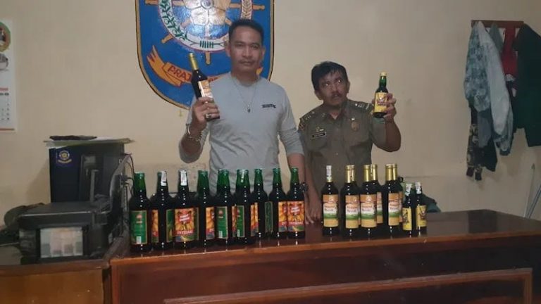 Baru Menjabat, Kanit Pol PP Rancaekek Pimpin Razia dan Sita Puluhan Botol Miras