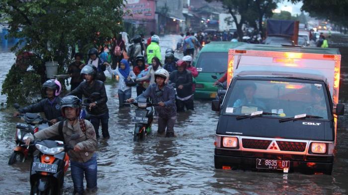 Banyaknya Laporan dari Masyarakat Terkait Banjir & Macet di Kawasan Rancaekek Wagub Uu Ruzhanul Ulum ‘Turun Tangan’