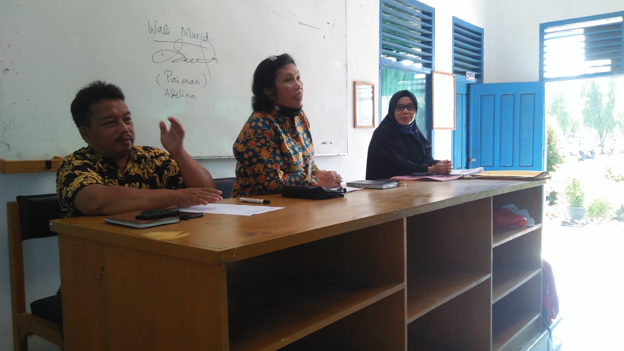 Rapat SMPN 4 Tanjab Timur Bersama Komite dan Wali Murid Berjalan Sukses