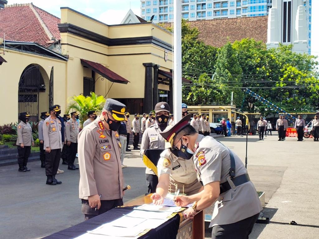 Kapolrestabes Bandung pimpin Upacara Sertijab Para Kapolsek Jajaran Polrestabes Bandung dan Pelaksanaan Tugas Kasat Tahti serta Ka SPKT Polrestabes Bandung