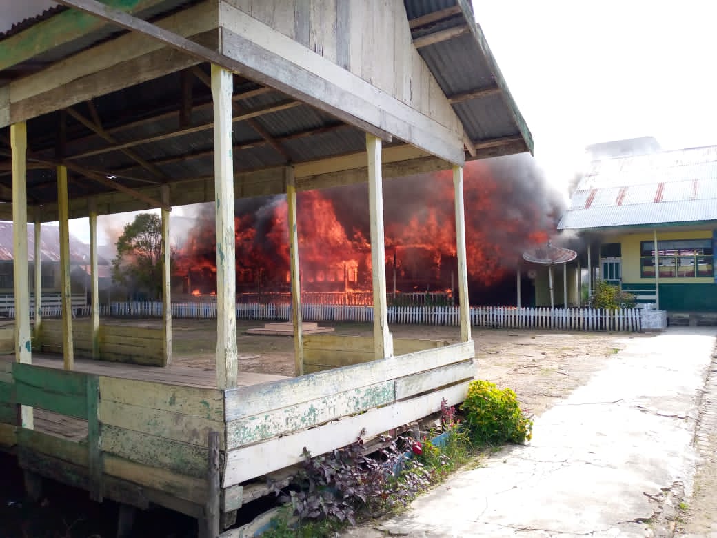 GEDUNG SEKOLAH DASAR NEGERI NO 16/X NIPAH PANJANG TERBAKAR