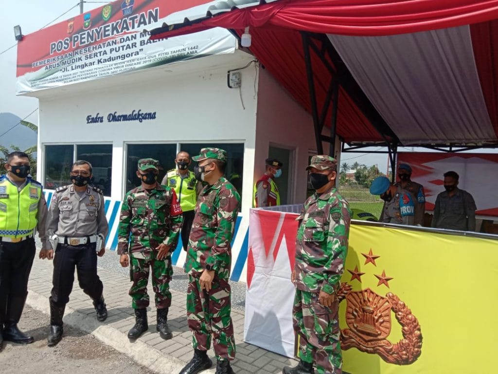 Dandim 0611/Garut & Kapolres Garut Cek POS Penyekatan Mudik di Wilayah Garut