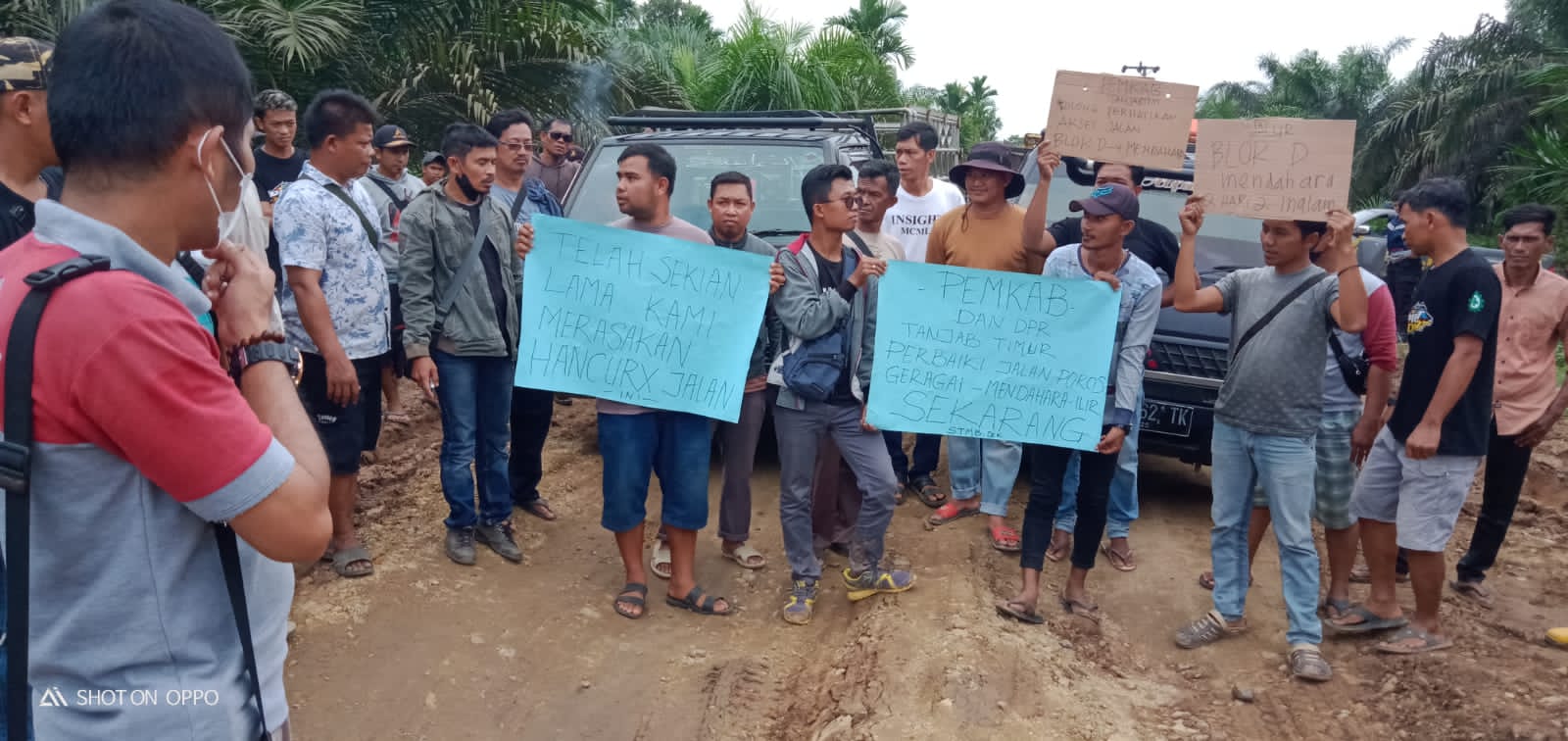 Masyarakat Tanjabtim Gelar Aksi Blokir Jalan