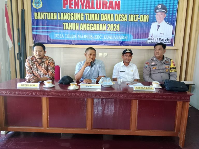 Pemdes Teluk Majelis Salurkan BLT DD Triwulan I Tahun Anggaran 2024