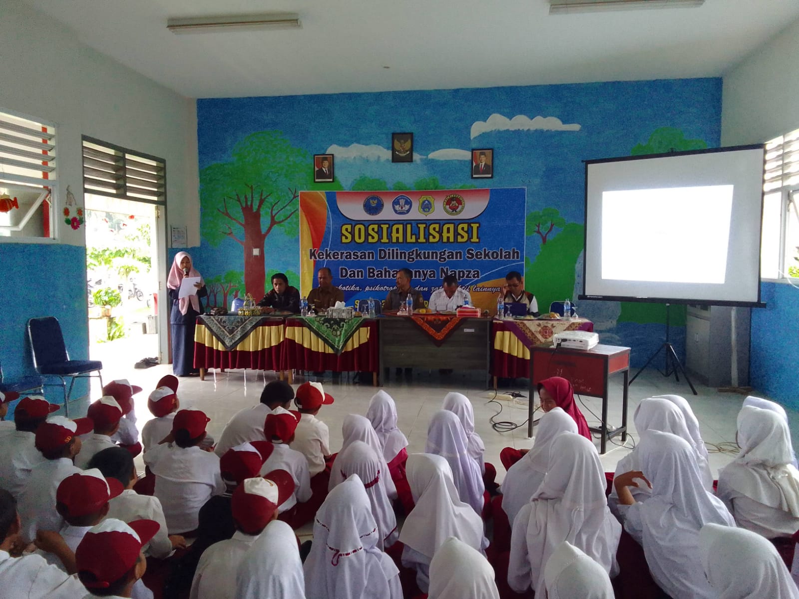 Sosialisasi Kekerasan di Lingkungan Sekolah dan Bahaya Napza di SDN 23/X Muara Sabak Timur Berjalan Lancar