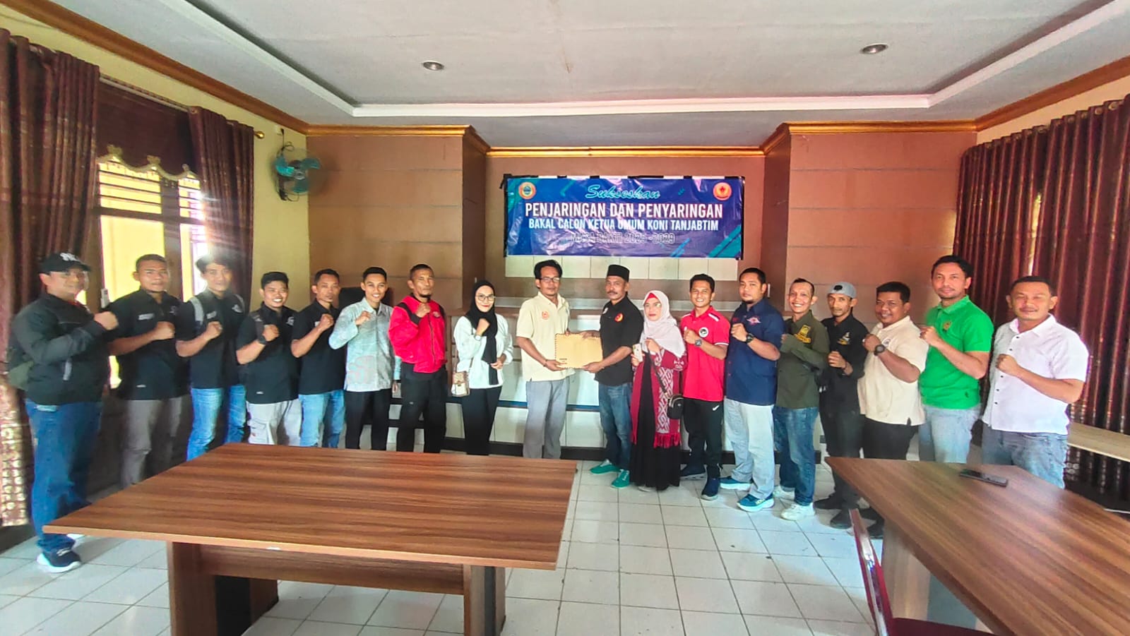 Rustam Kembali Formulir Pendaftaran Calon Ketua Koni