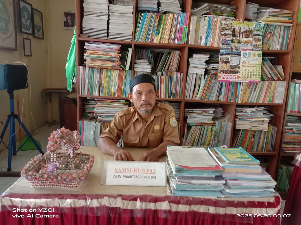 Kepala SD 166, Kecamatan Geragai, mengucapkan selamat Atas dilantiknya Bupati dan Wakil Bupati Kabupaten Tanjung Jabung Timur periode 2025-2030