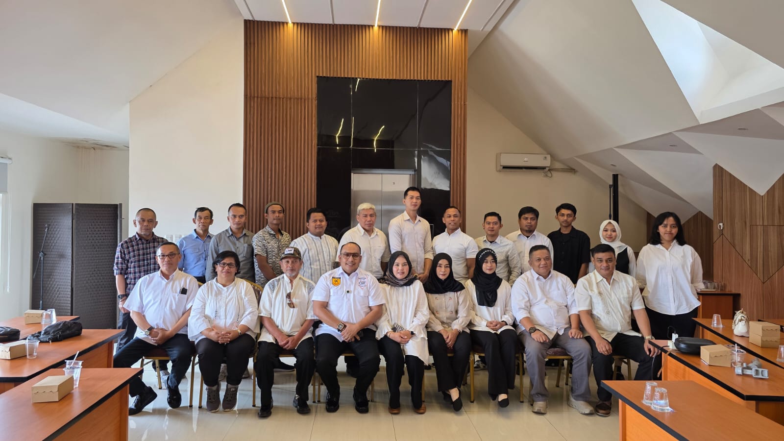 Surat Keputusan Diterbitkan, Ketua PENGPROV JABAR Karate Kala Hitam, Joni M Sikumbang, SH., MH langsung ‘Tancap Gas’ Gelar Rapat Kordinasi Perdana