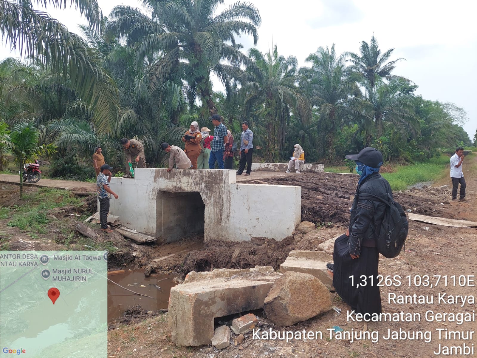 Monev Tahap 1 Tahun Anggaran 2025 Desa Rantau Karya Oleh Tim Kecamatan Terhadap Administrasi dan Pembangunan Desa