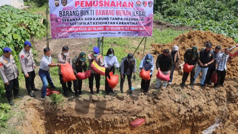 Polres Tanjung Jabung Timur Musnahkan 600 Karung Bawang Merah Ilegal Hasil Ungkap Kasus Sat Polairud dan Sat Reskrim