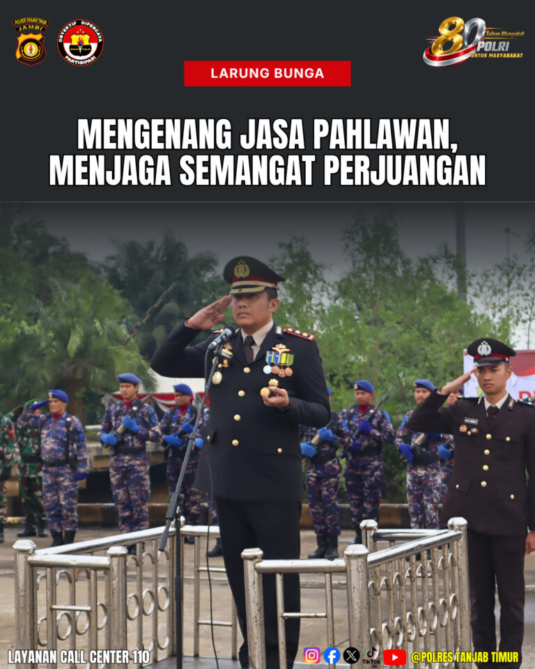 Peringati HUT ke-81 RI, Kapolres Tanjab Timur Pimpin Upacara Pelarungan Bunga di Sungai Batang Hari