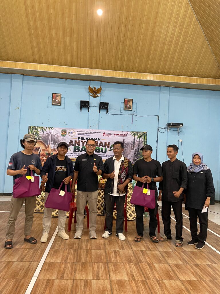 Tingkatkan Kompetensi SDM Dan Kualitas Nilai Produk Khas Purwakarta, DISKOPUKM Gelar Pelatihan Anyaman Bambu